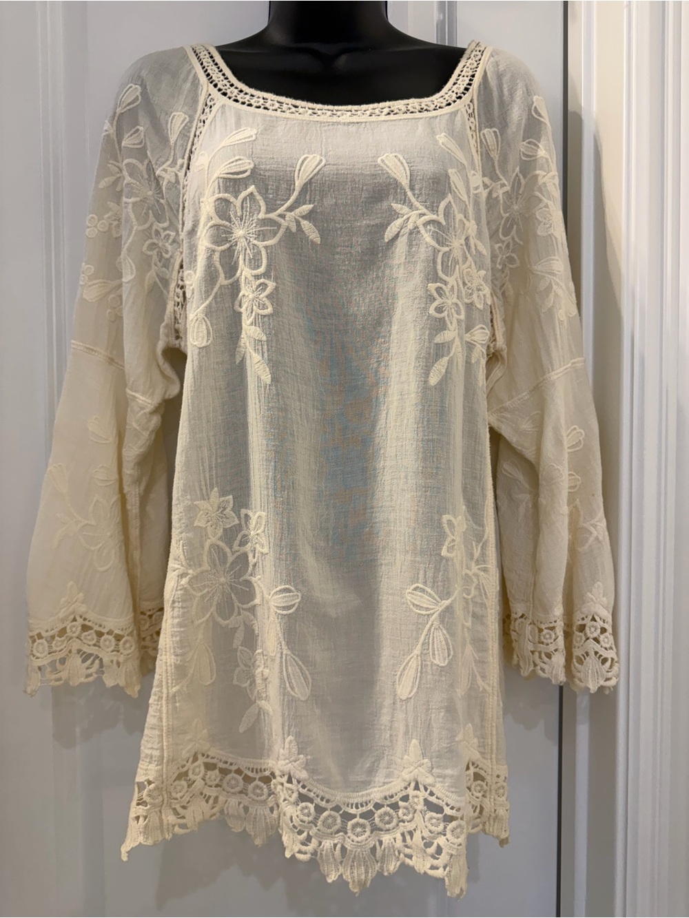 Soft Surroundings Ivory Embroidered Crochet Bell Sleeve Tunic L